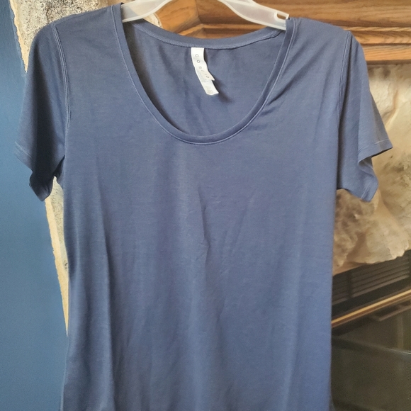 Amazon Essentials Core 10  Women's Classic Fit Short Sleeve Scoop Neck T-Shirt - Picture 8 of 14